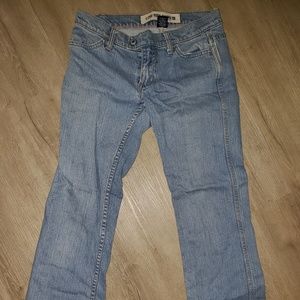 GAP LOW RISE CAPRI LIGHT BLUE JEAN SIZE 1